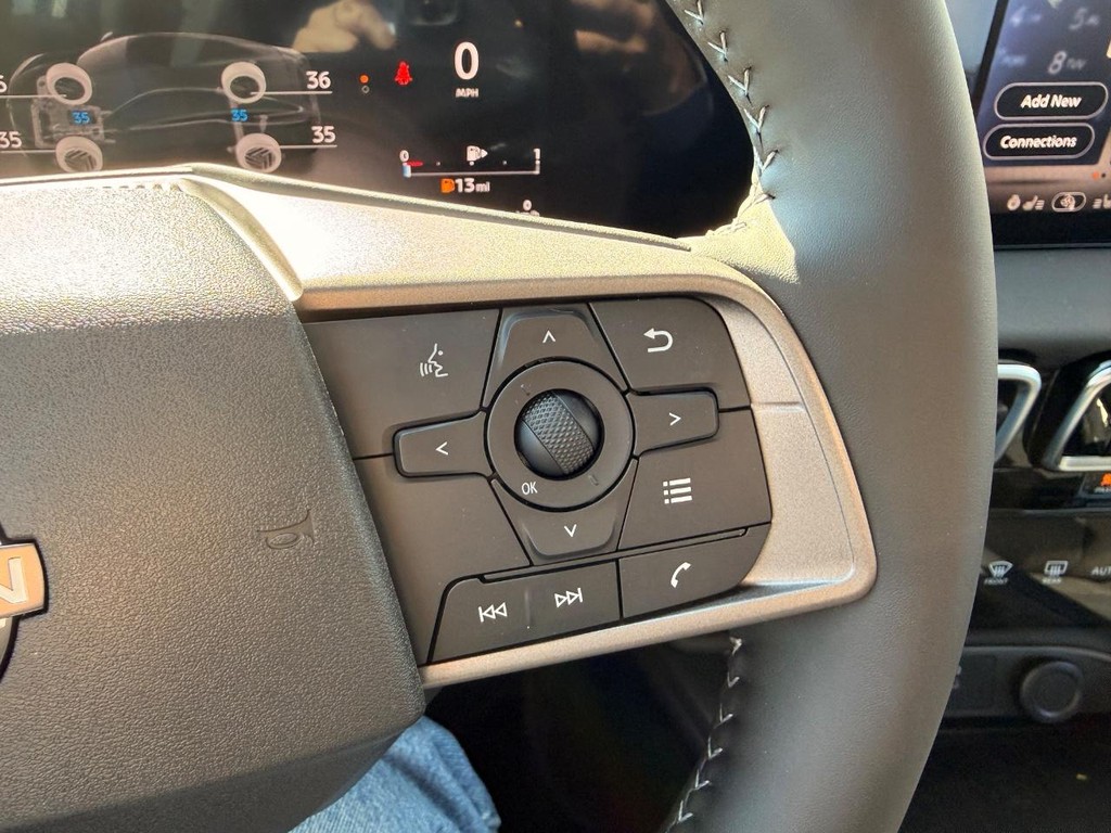 Nissan Sentra Vehicle Full-screen Gallery Image 13