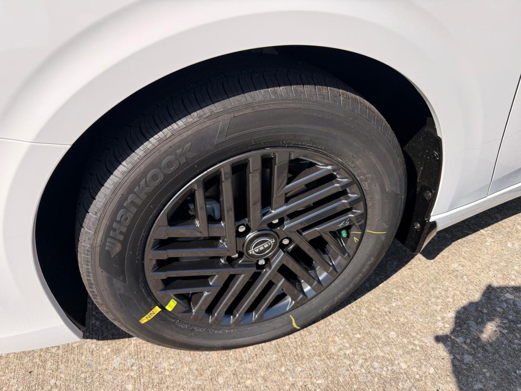 Nissan Sentra Vehicle Full-screen Gallery Image 25