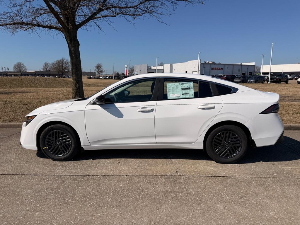 Nissan Sentra Vehicle Full-screen Gallery Image 26