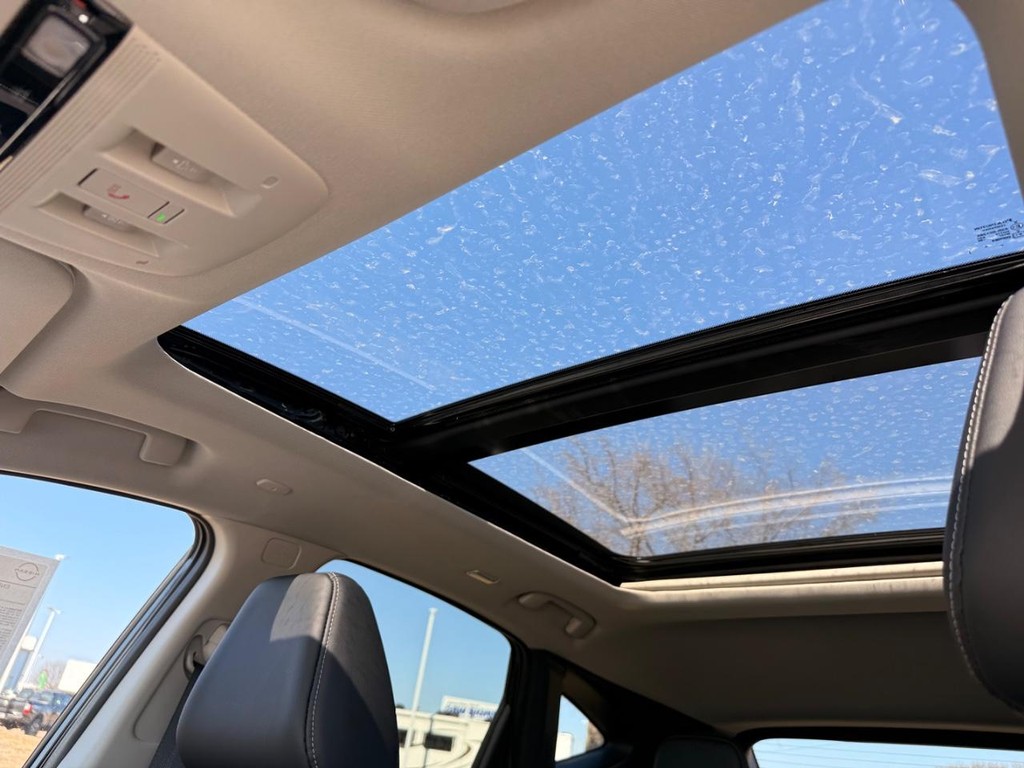 Nissan Murano Vehicle Full-screen Gallery Image 02