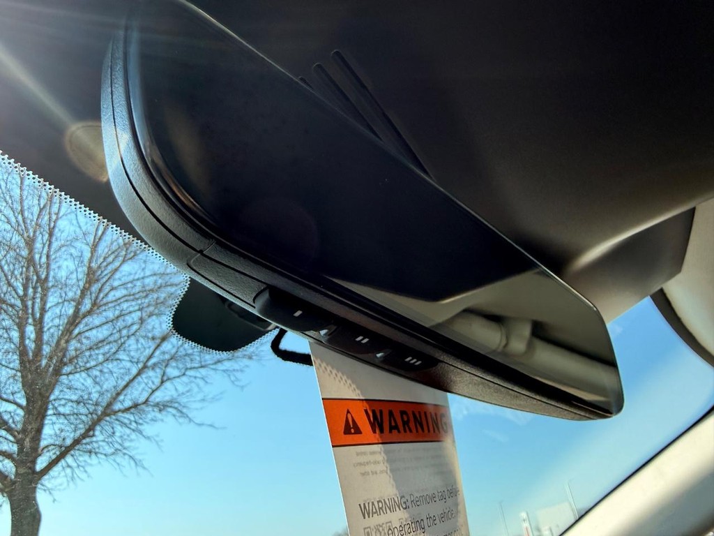 Nissan Murano Vehicle Full-screen Gallery Image 04