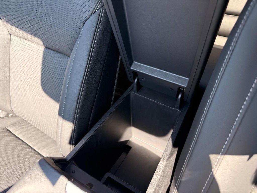 Nissan Murano Vehicle Full-screen Gallery Image 07