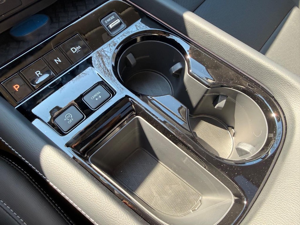 Nissan Murano Vehicle Full-screen Gallery Image 09