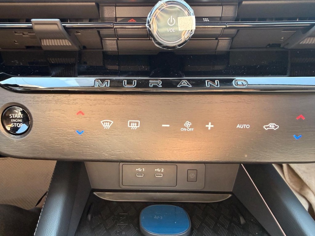 Nissan Murano Vehicle Full-screen Gallery Image 10