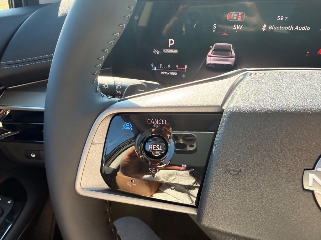 Nissan Murano Vehicle Full-screen Gallery Image 13