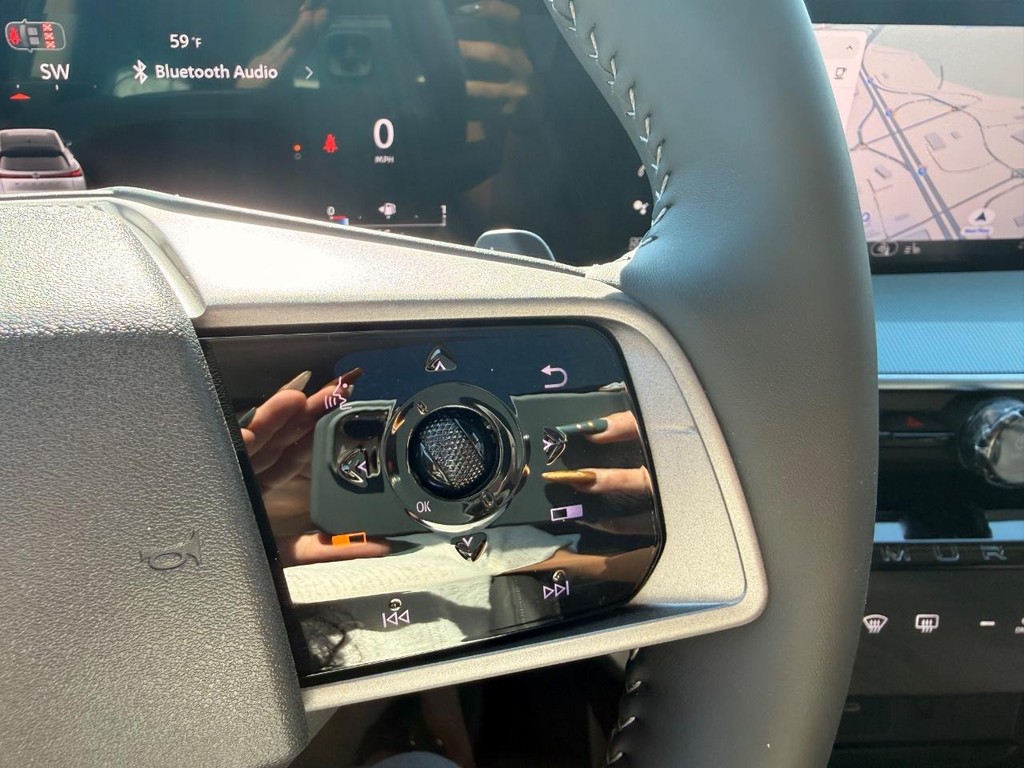 Nissan Murano Vehicle Full-screen Gallery Image 14