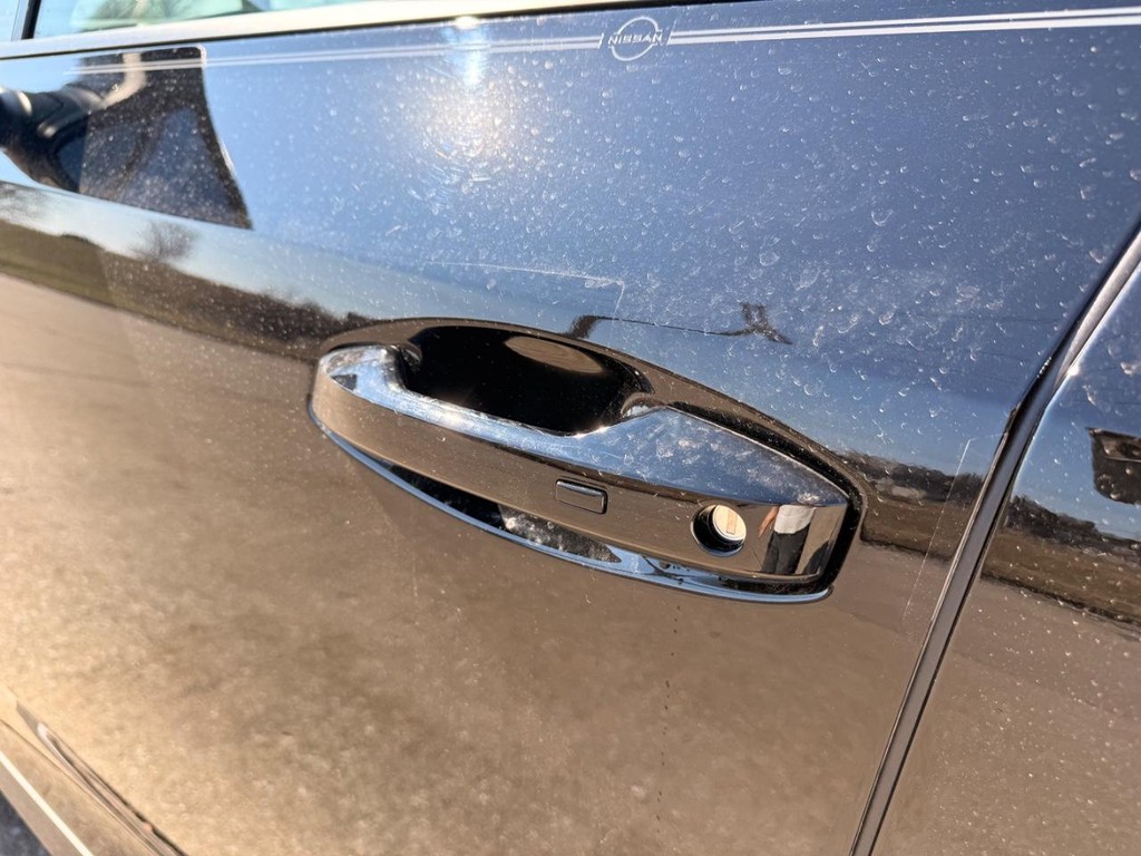 Nissan Murano Vehicle Full-screen Gallery Image 20