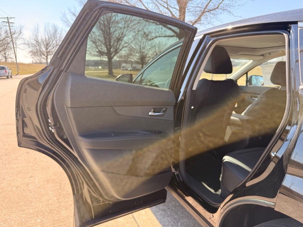 Nissan Murano Vehicle Full-screen Gallery Image 21