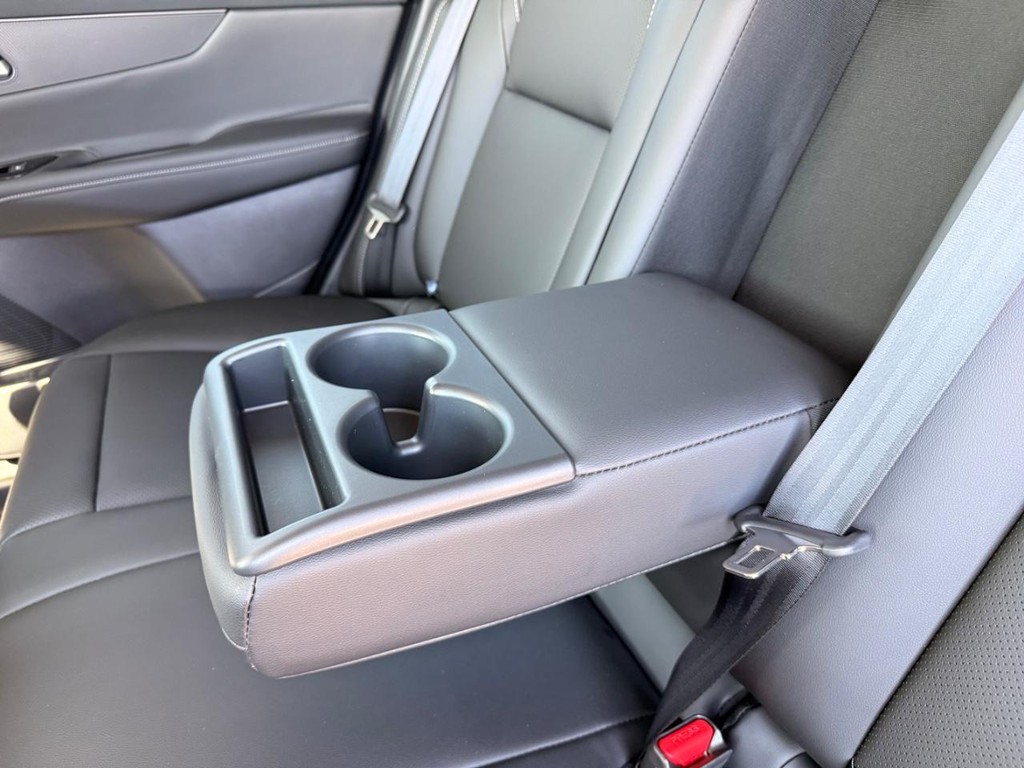 Nissan Murano Vehicle Full-screen Gallery Image 23