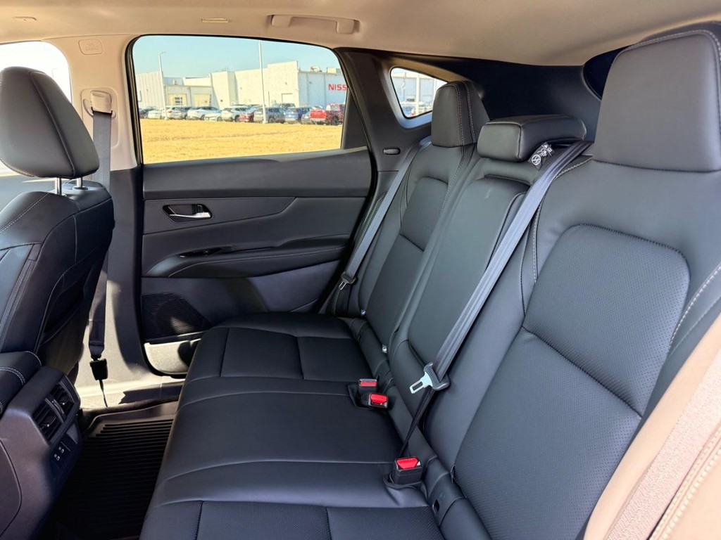 Nissan Murano Vehicle Full-screen Gallery Image 24