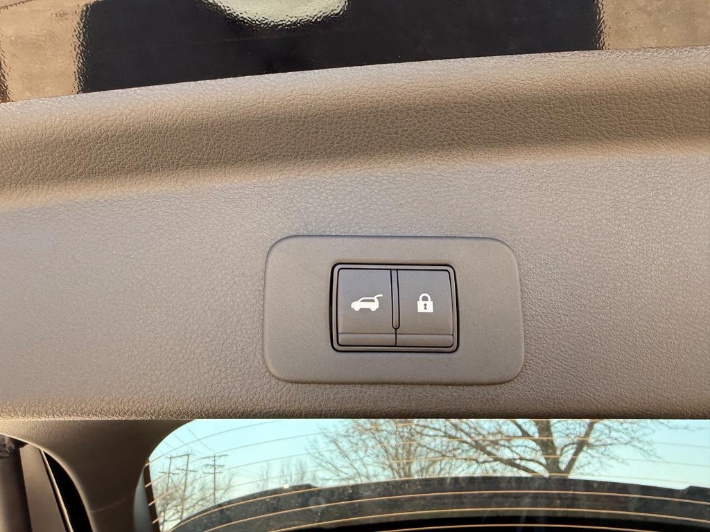 Nissan Murano Vehicle Full-screen Gallery Image 25