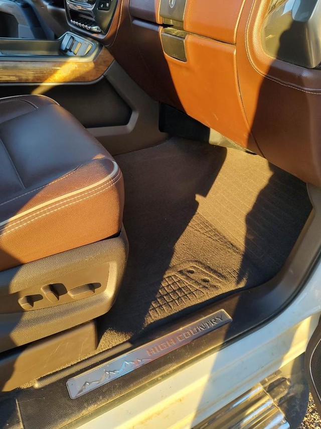 Chevrolet Silverado 3500HD Vehicle Full-screen Gallery Image 05