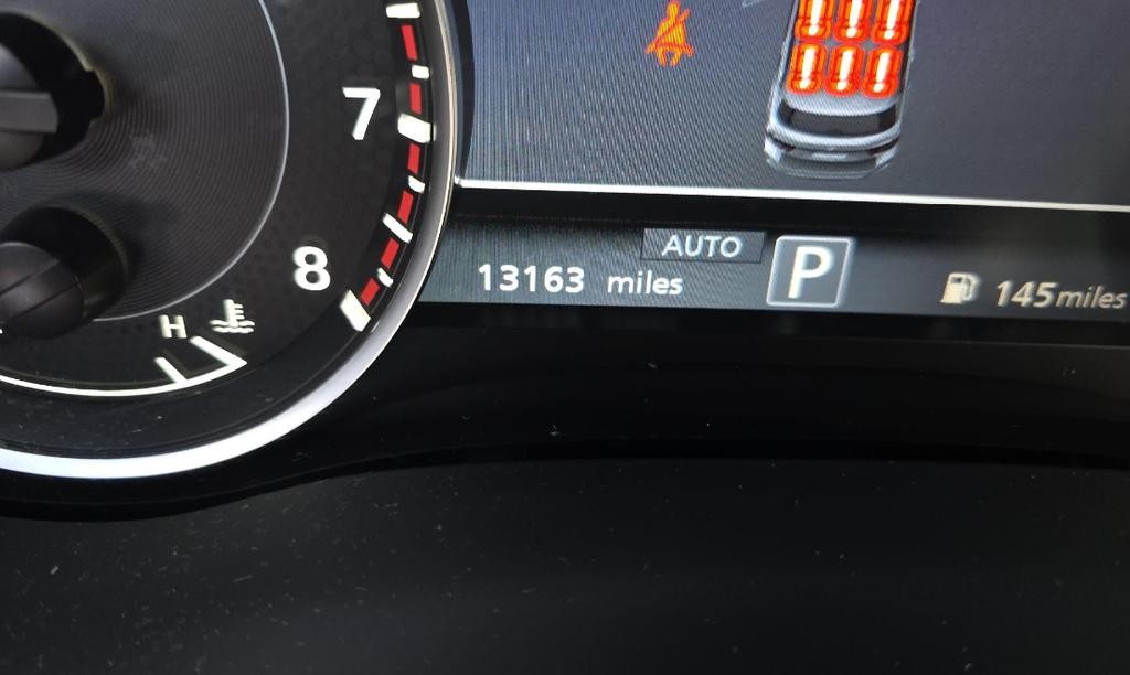 Nissan Armada Vehicle Full-screen Gallery Image 04