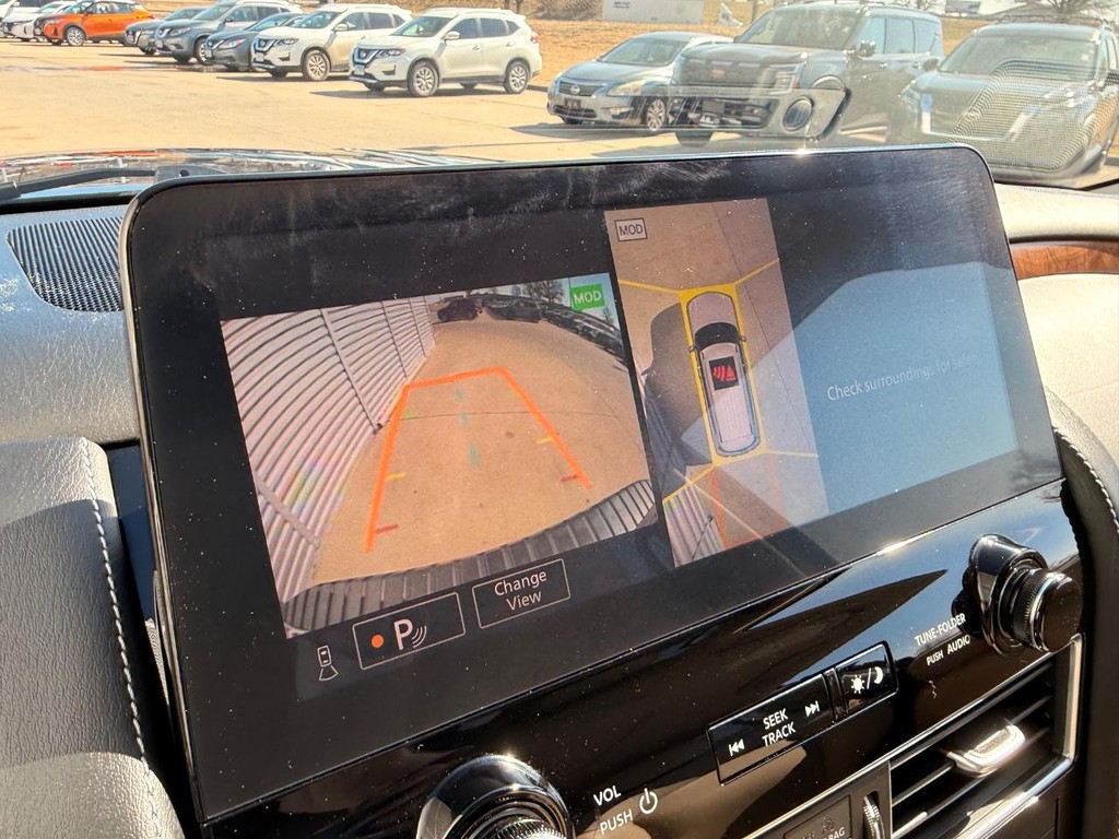 Nissan Armada Vehicle Full-screen Gallery Image 02