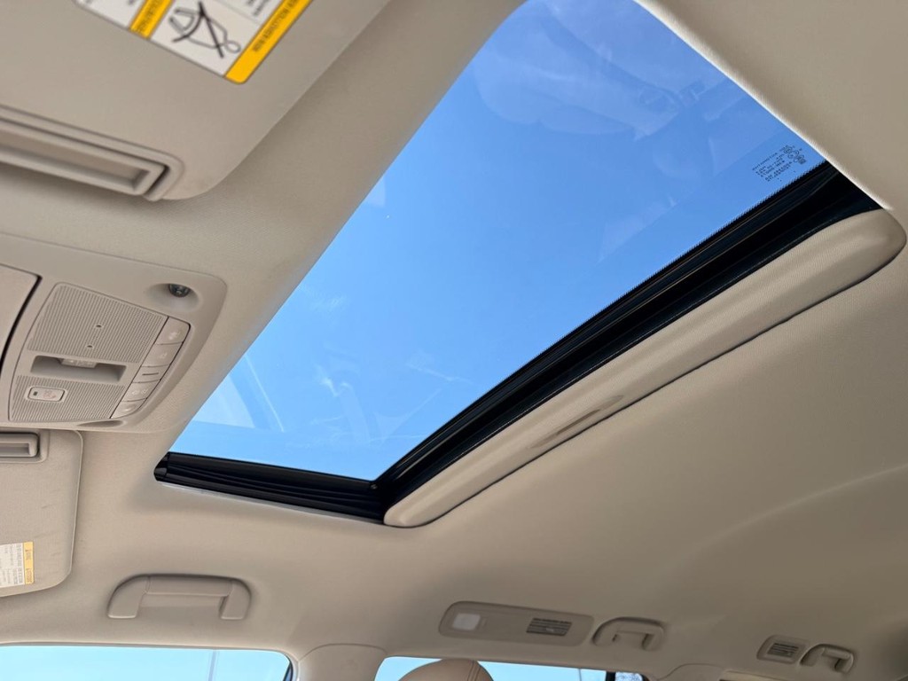 Nissan Armada Vehicle Full-screen Gallery Image 05