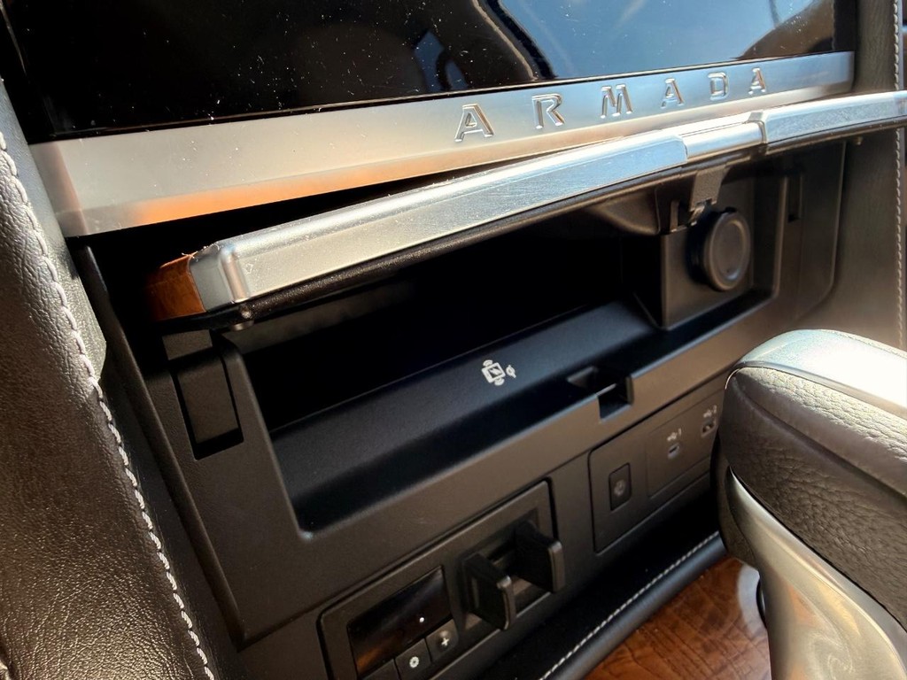 Nissan Armada Vehicle Full-screen Gallery Image 06