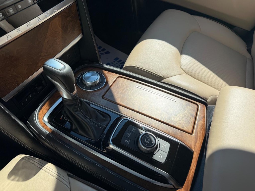 Nissan Armada Vehicle Full-screen Gallery Image 08