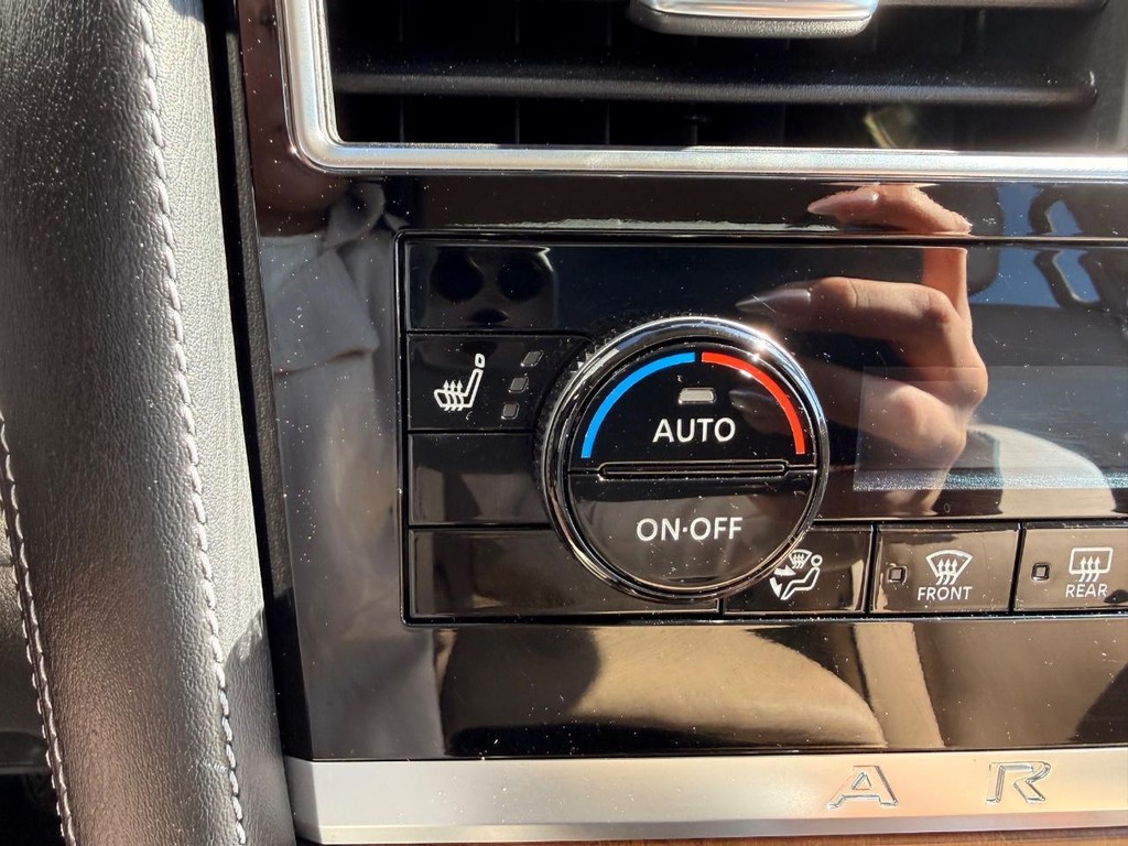 Nissan Armada Vehicle Full-screen Gallery Image 10