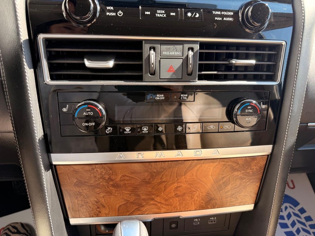 Nissan Armada Vehicle Full-screen Gallery Image 11