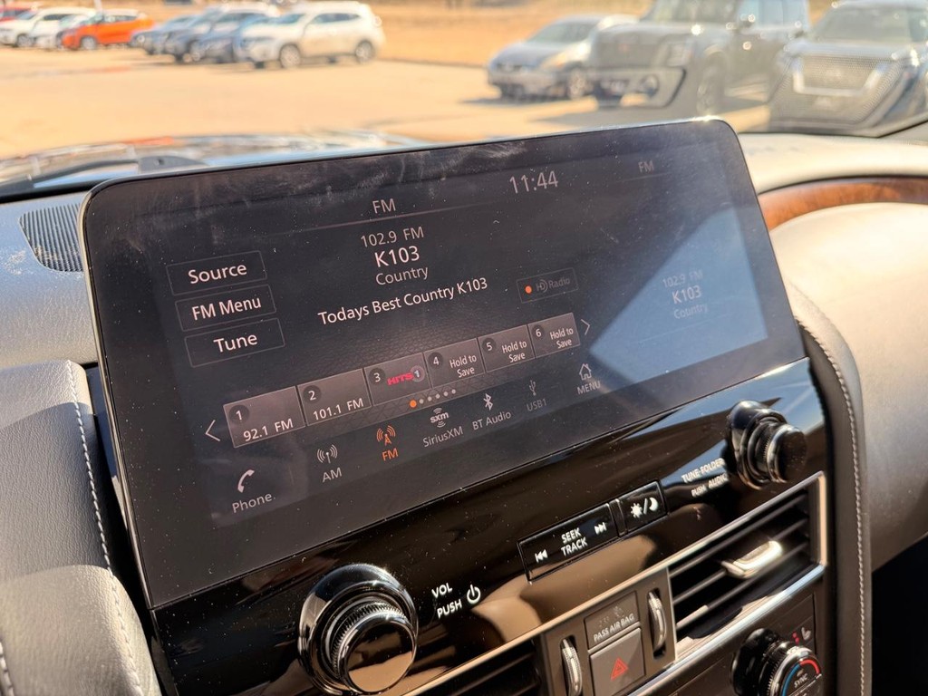 Nissan Armada Vehicle Full-screen Gallery Image 12