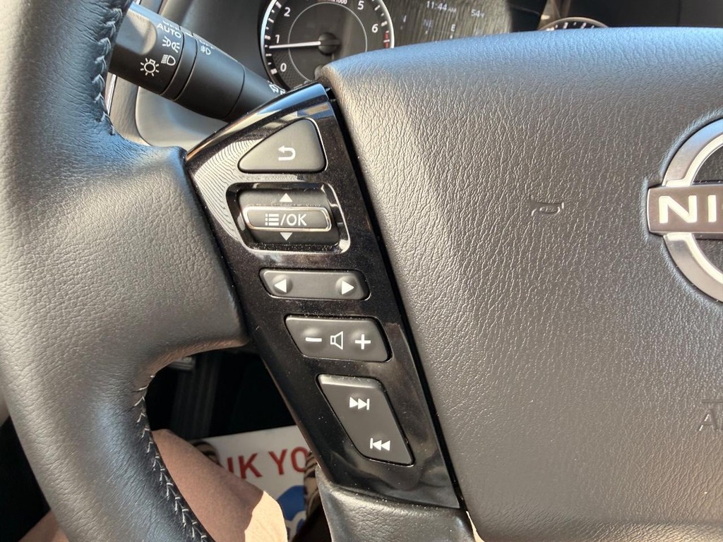 Nissan Armada Vehicle Full-screen Gallery Image 14