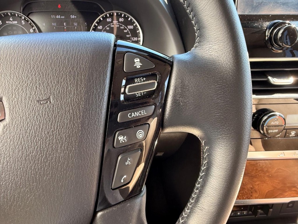 Nissan Armada Vehicle Full-screen Gallery Image 15