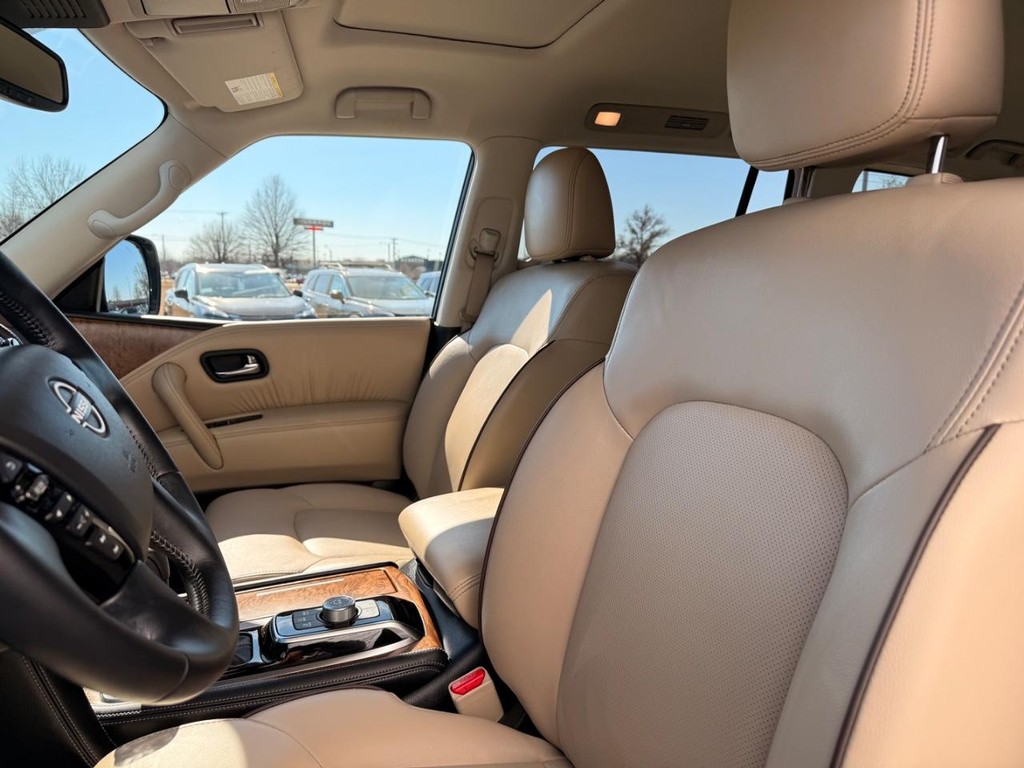 Nissan Armada Vehicle Full-screen Gallery Image 17