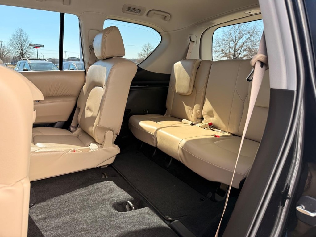 Nissan Armada Vehicle Full-screen Gallery Image 23