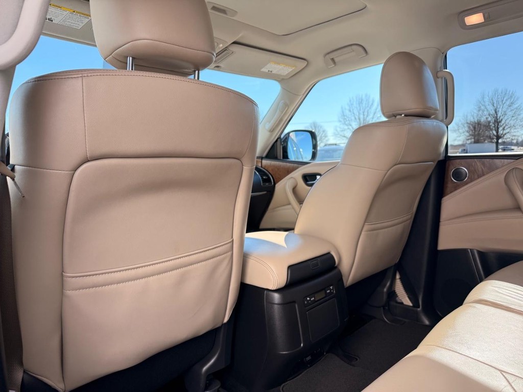 Nissan Armada Vehicle Full-screen Gallery Image 27