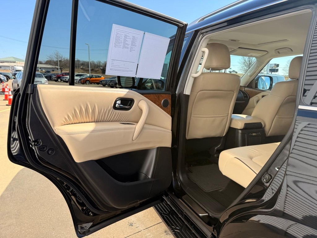 Nissan Armada Vehicle Full-screen Gallery Image 28