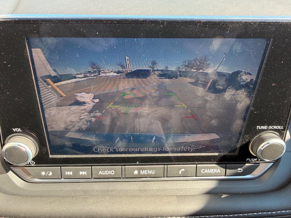 Nissan Rogue Vehicle Full-screen Gallery Image 02