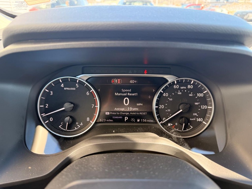 Nissan Rogue Vehicle Full-screen Gallery Image 09