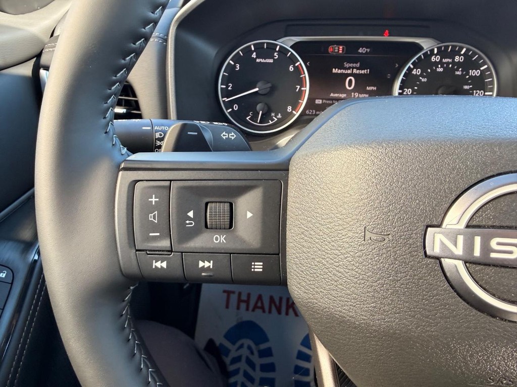 Nissan Rogue Vehicle Full-screen Gallery Image 10