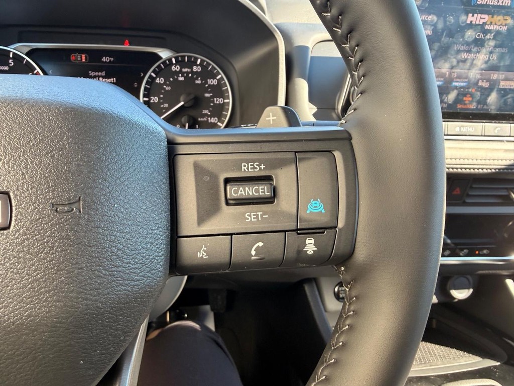 Nissan Rogue Vehicle Full-screen Gallery Image 11