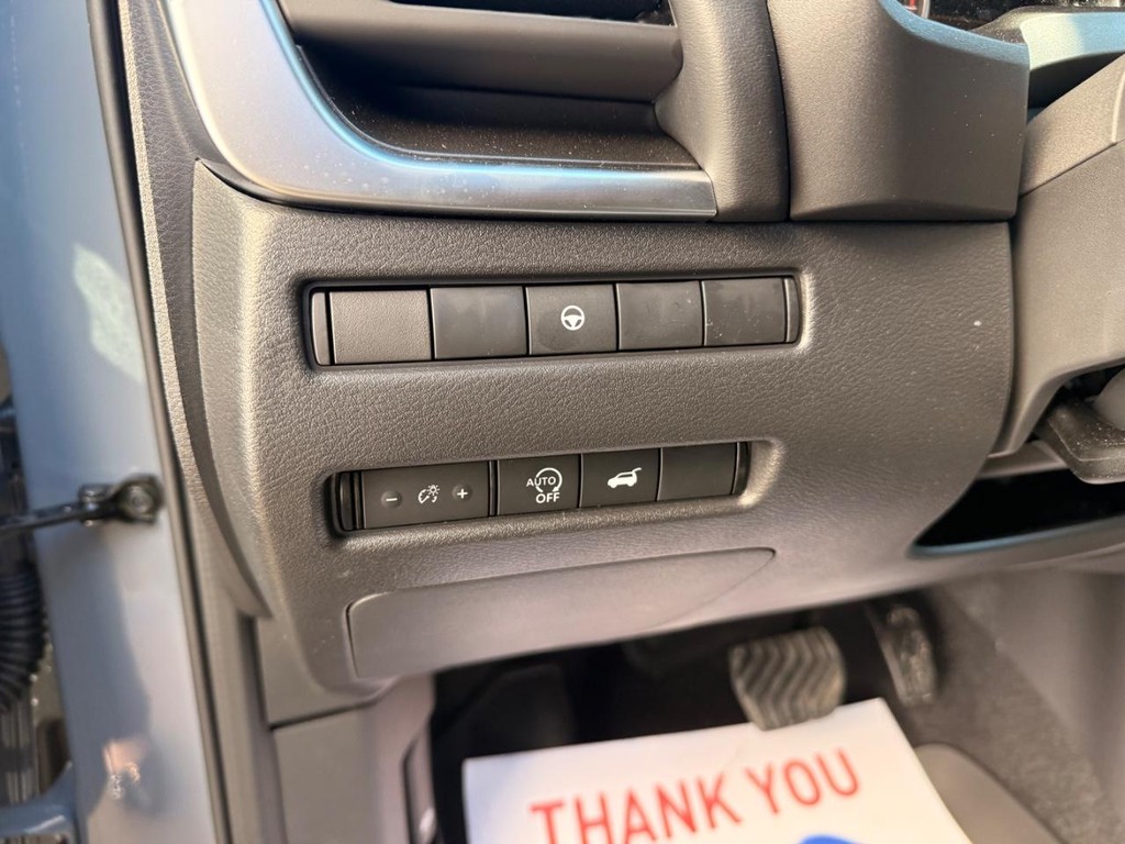 Nissan Rogue Vehicle Full-screen Gallery Image 13