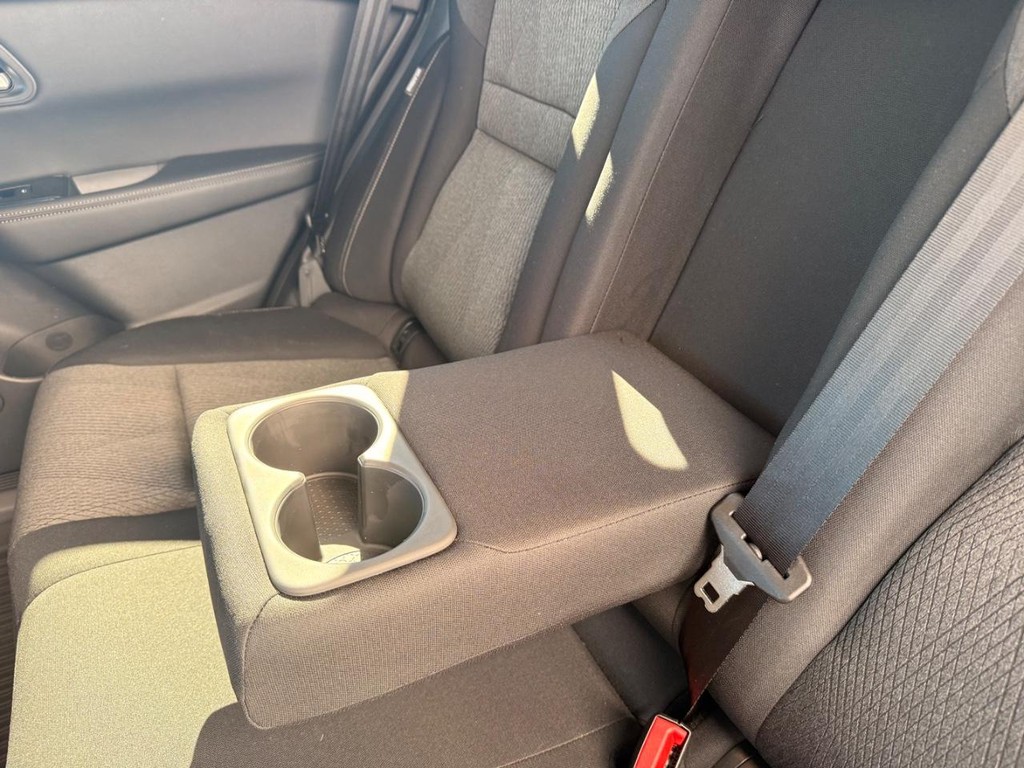 Nissan Rogue Vehicle Full-screen Gallery Image 18