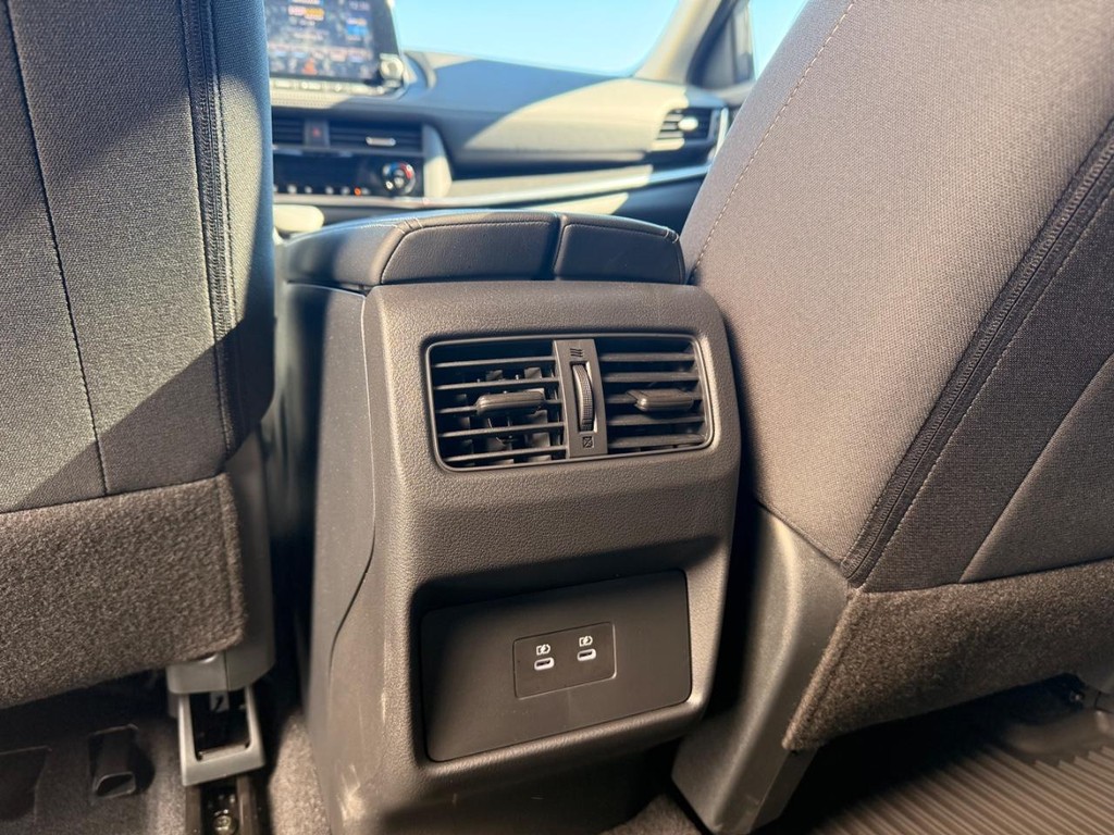 Nissan Rogue Vehicle Full-screen Gallery Image 19