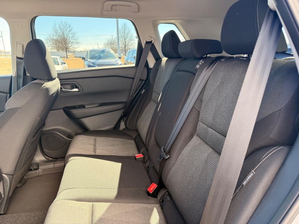 Nissan Rogue Vehicle Full-screen Gallery Image 20