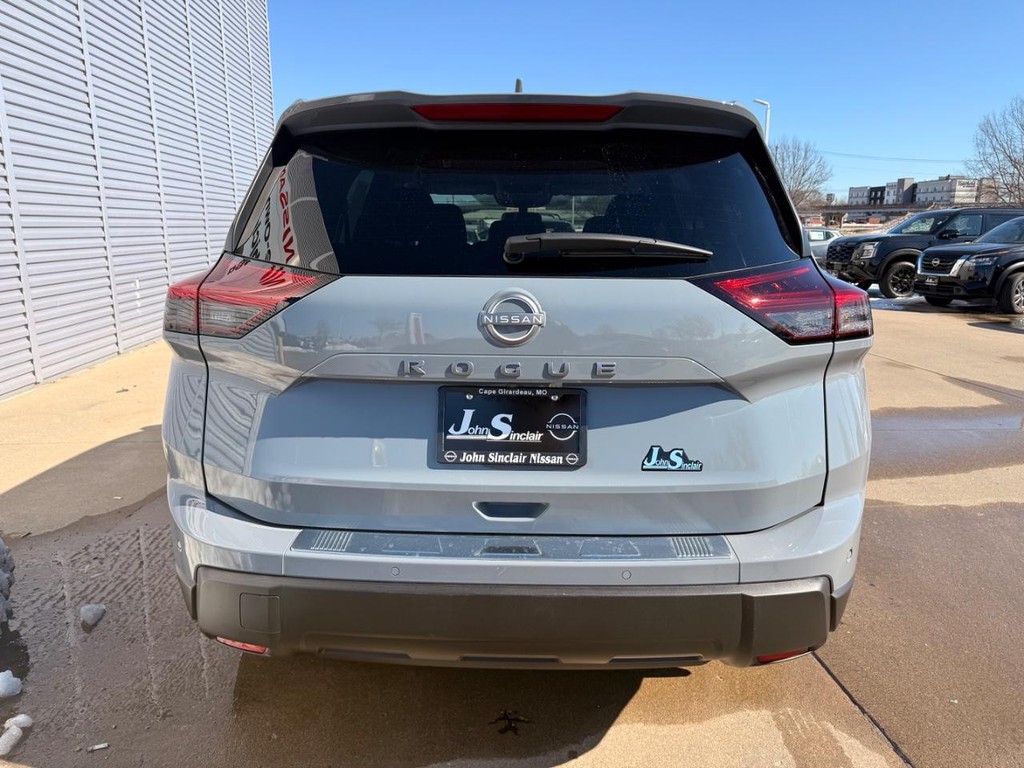 Nissan Rogue Vehicle Full-screen Gallery Image 22