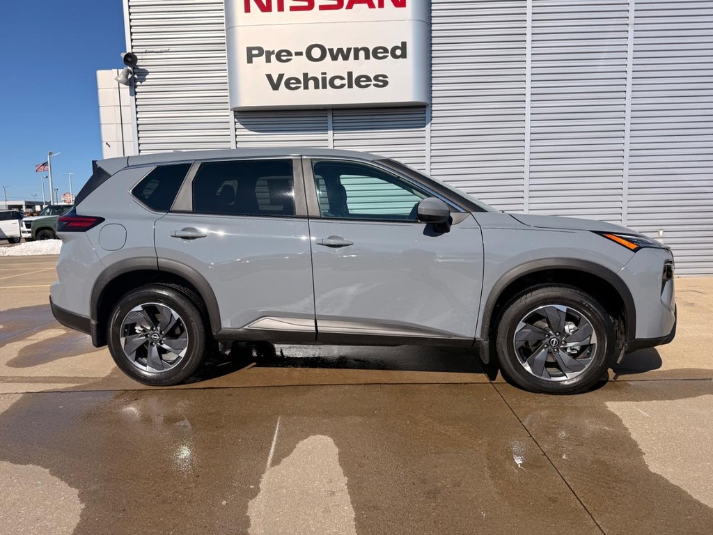 Nissan Rogue Vehicle Full-screen Gallery Image 25