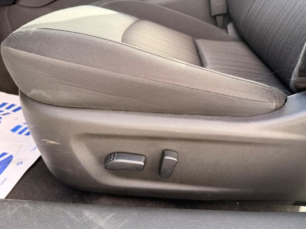 Nissan Altima Vehicle Full-screen Gallery Image 14