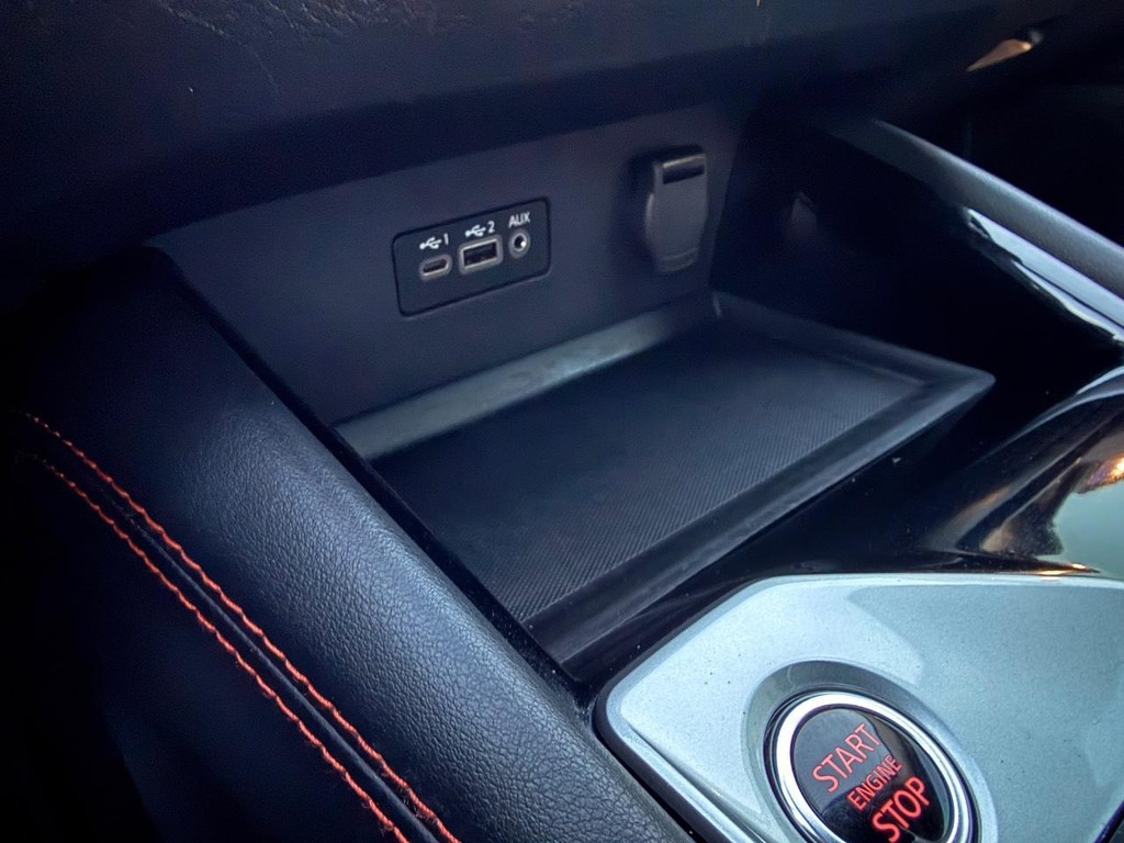 Nissan Altima Vehicle Full-screen Gallery Image 07