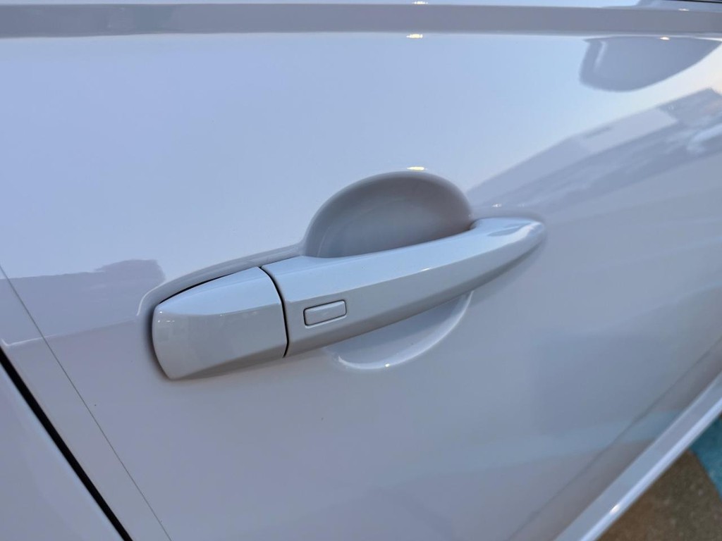 Nissan Altima Vehicle Full-screen Gallery Image 23