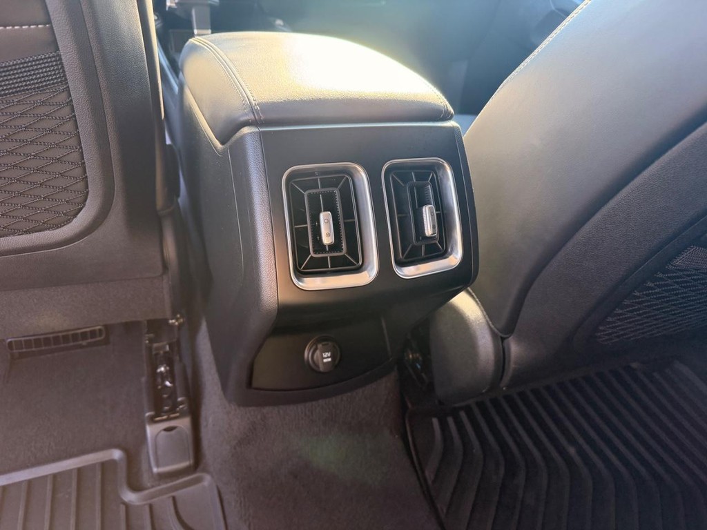 Kia Sorento Vehicle Full-screen Gallery Image 18