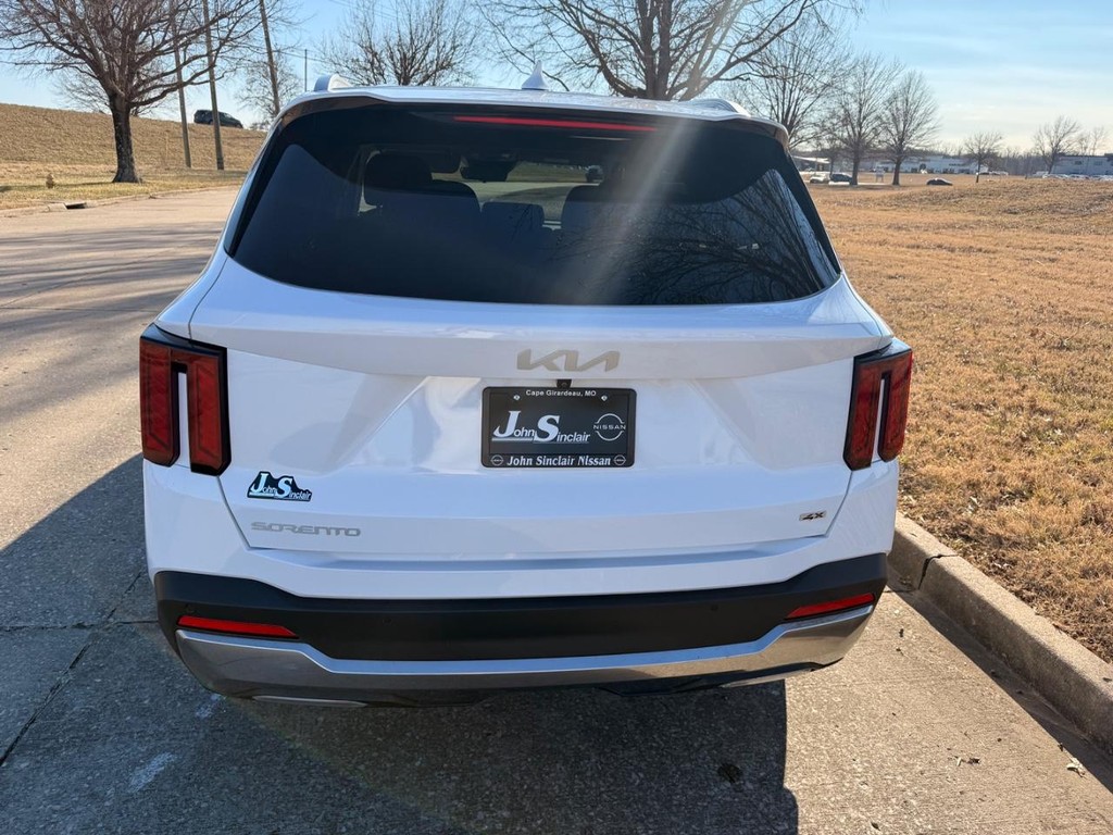 Kia Sorento Vehicle Full-screen Gallery Image 21