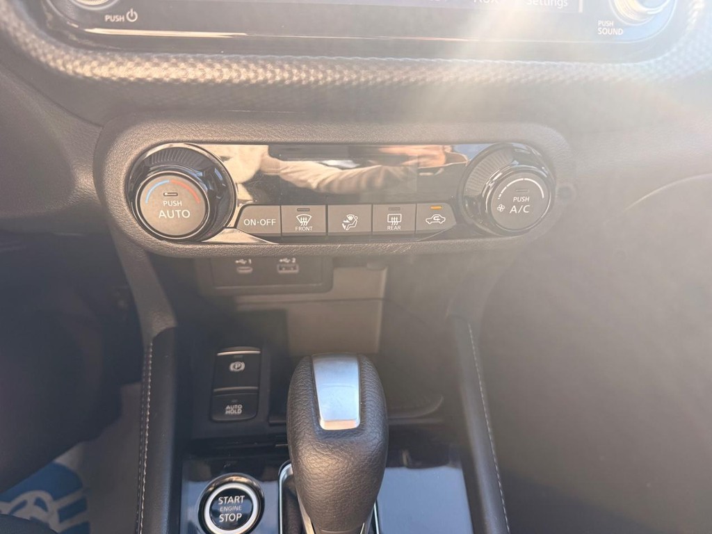 Nissan Kicks Vehicle Full-screen Gallery Image 06