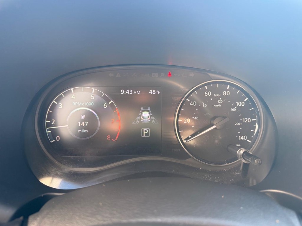 Nissan Kicks Vehicle Full-screen Gallery Image 08