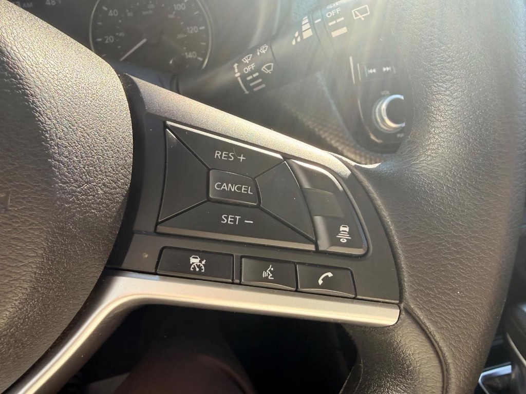 Nissan Kicks Vehicle Full-screen Gallery Image 10