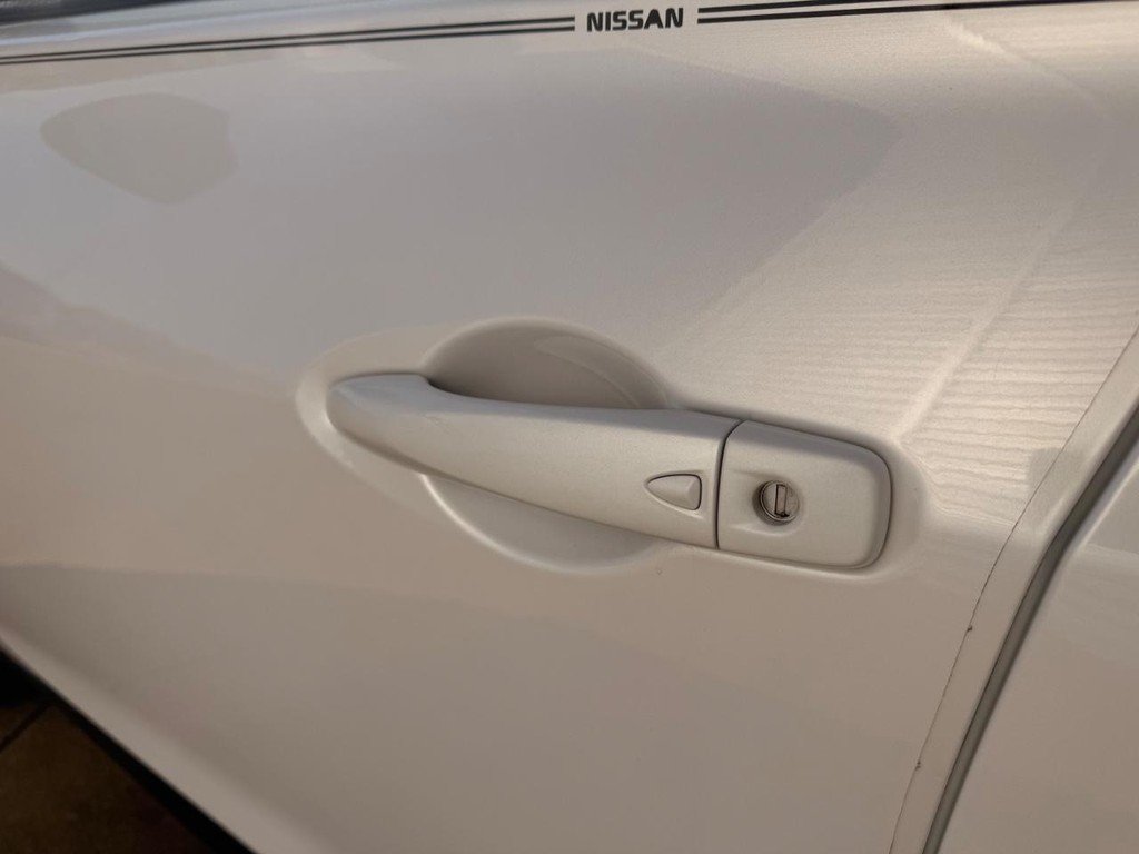 Nissan Kicks Vehicle Full-screen Gallery Image 14