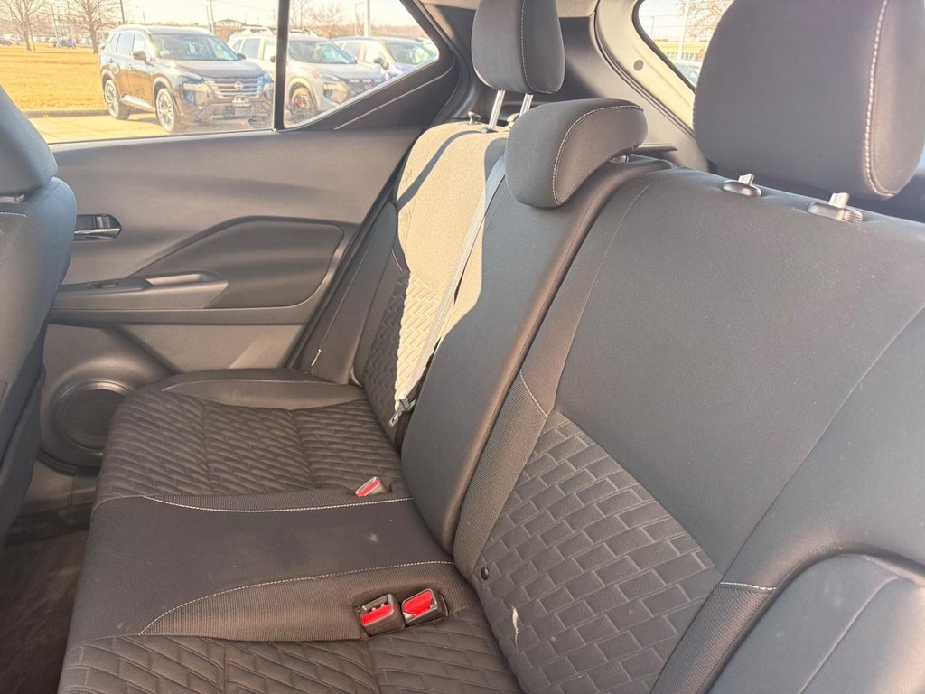 Nissan Kicks Vehicle Full-screen Gallery Image 17